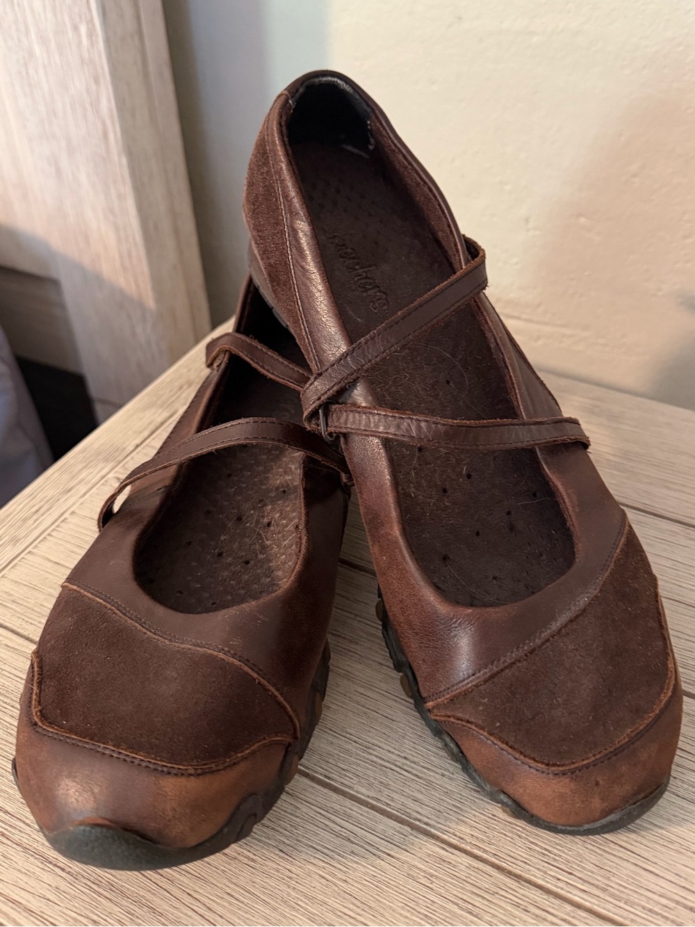 Skechers Womens Size 9.5 Brown Mary Jane Slip On Leather Shoes SN21571 Round Toe